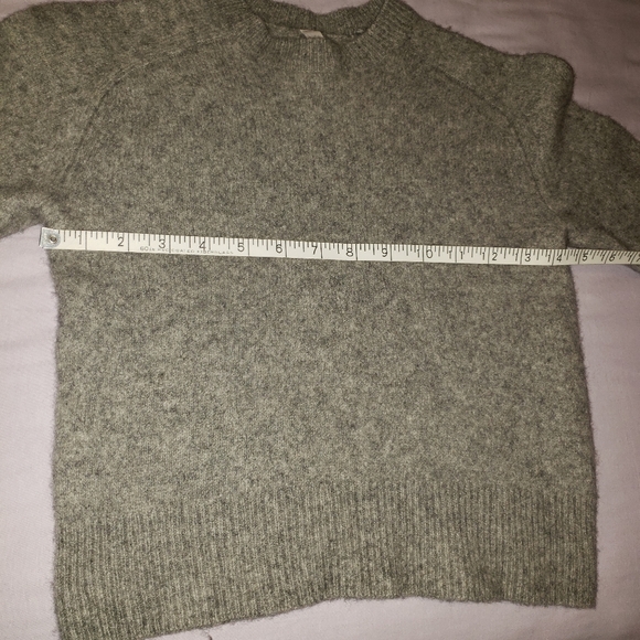 Babaton Luxe Cashmere Crew - Picture 7 of 10